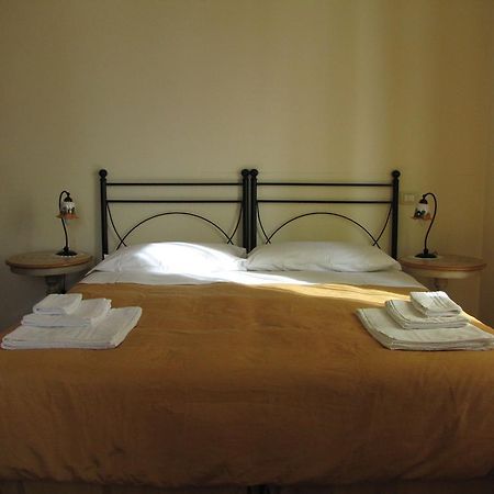 تاورمينا B&B Agon الغرفة الصورة