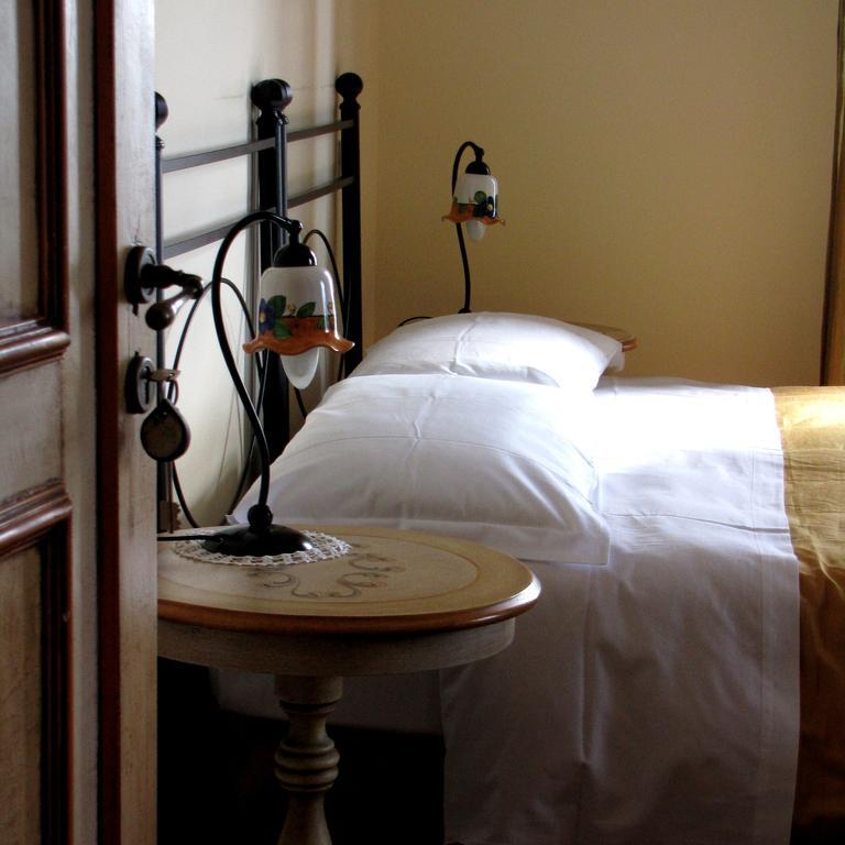 تاورمينا B&B Agon الغرفة الصورة
