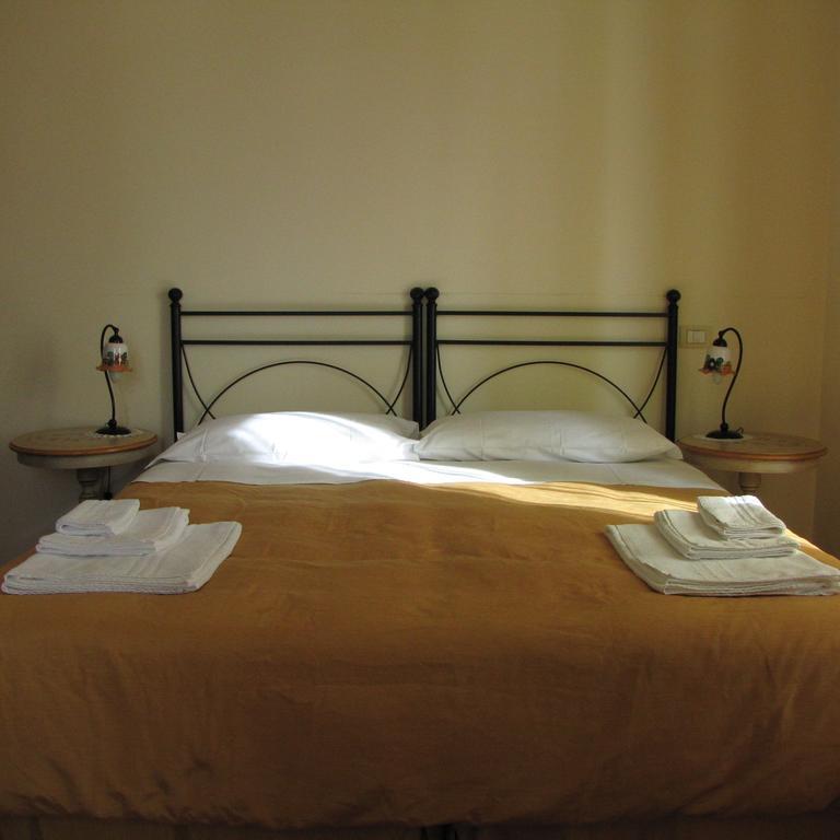 تاورمينا B&B Agon الغرفة الصورة