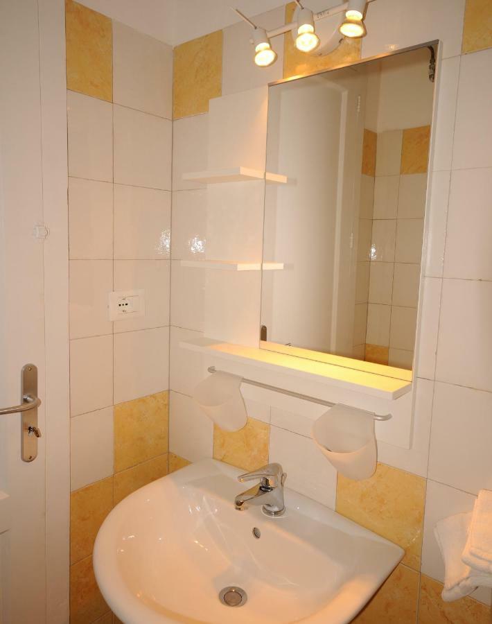 تاورمينا B&B Agon الغرفة الصورة